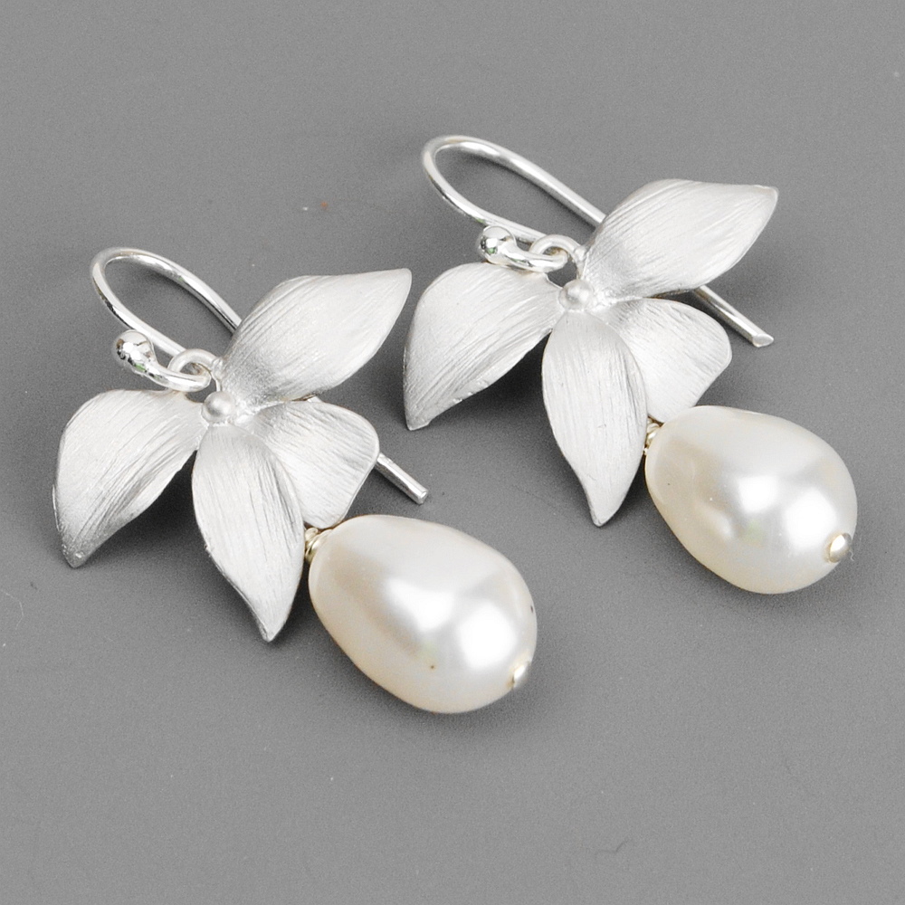White Pearl Bridal Earrings - Swarovski Pearl Drop Earrings - Pearl Bridesmaid Earrings - Silver Wedding Earrings